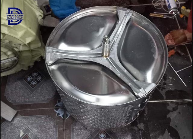 Chảng ba máy giặt Electrolux