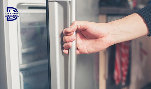 Tủ lạnh Electrolux báo lỗi tít tít
