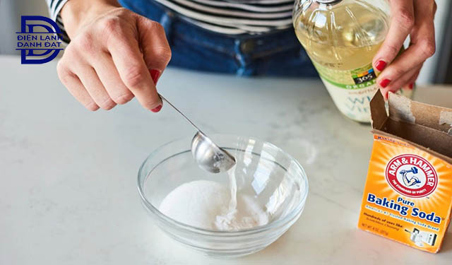 Vệ sinh tủ lạnh bằng baking soda