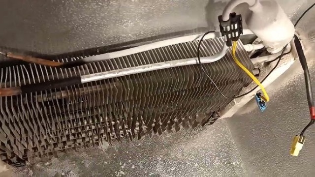 Tủ lạnh vẫn chạy nhưng không đông được đá